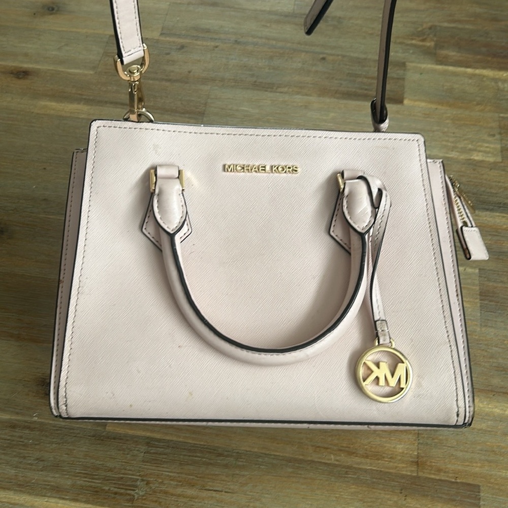 Michael Kors light pink purse 👜